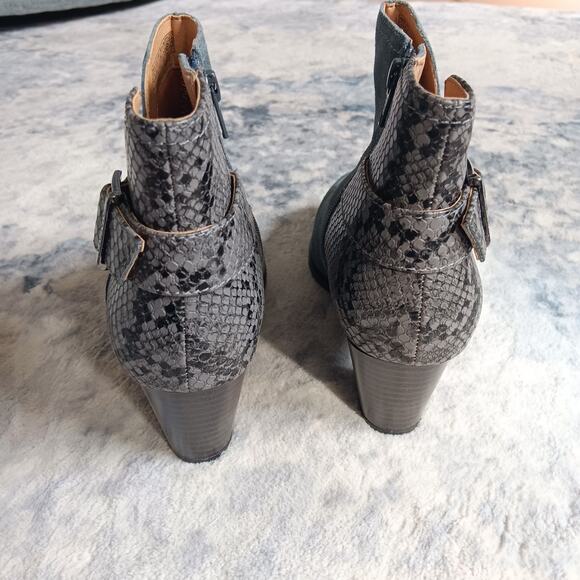 Vionic Naomi Gray Suede Ankle Snake Print Heeled Boots Zip Womens 7 Wide NWB - Picture 5 of 9